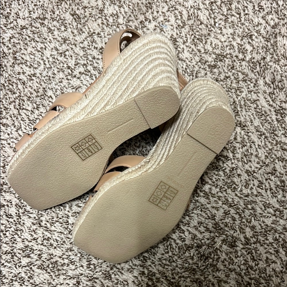 Dolce Vita Women's Tan Wedge Sandals - Picture 3 of 3